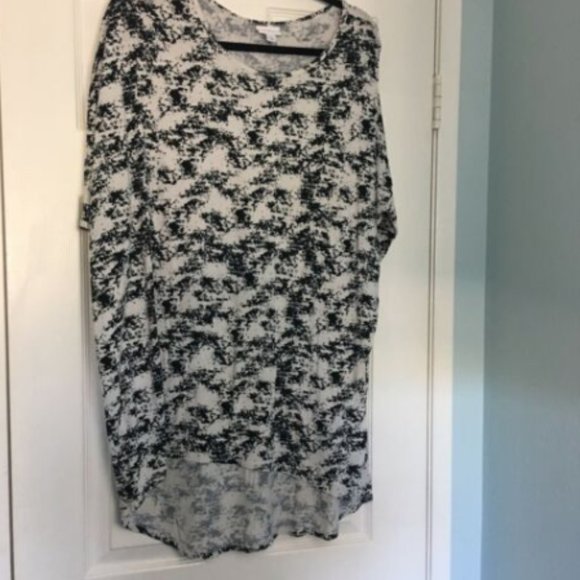 LulaRoe Irma Tee Tunic Shirt Large Black & White - Picture 2 of 7